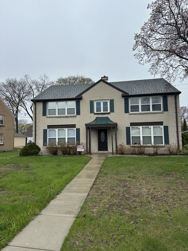 4838 N Port Washington Rd