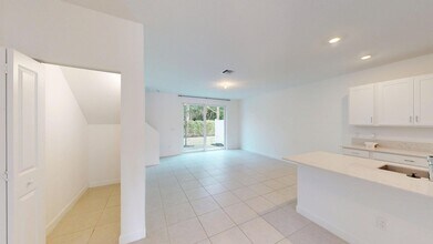 4643 Hollister Ave in Greenacres, FL - Foto de edificio - Building Photo