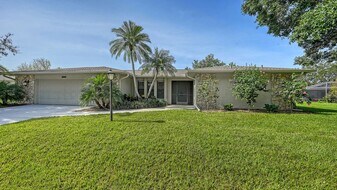 2008 Country Meadows Ln in Sarasota, FL - Building Photo