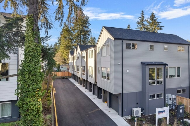 18007 3rd Ave NE in Shoreline, WA - Building Photo - Building Photo