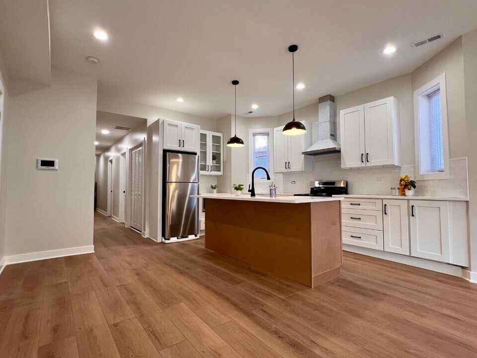 3236 W Cortez St in Chicago, IL - Building Photo