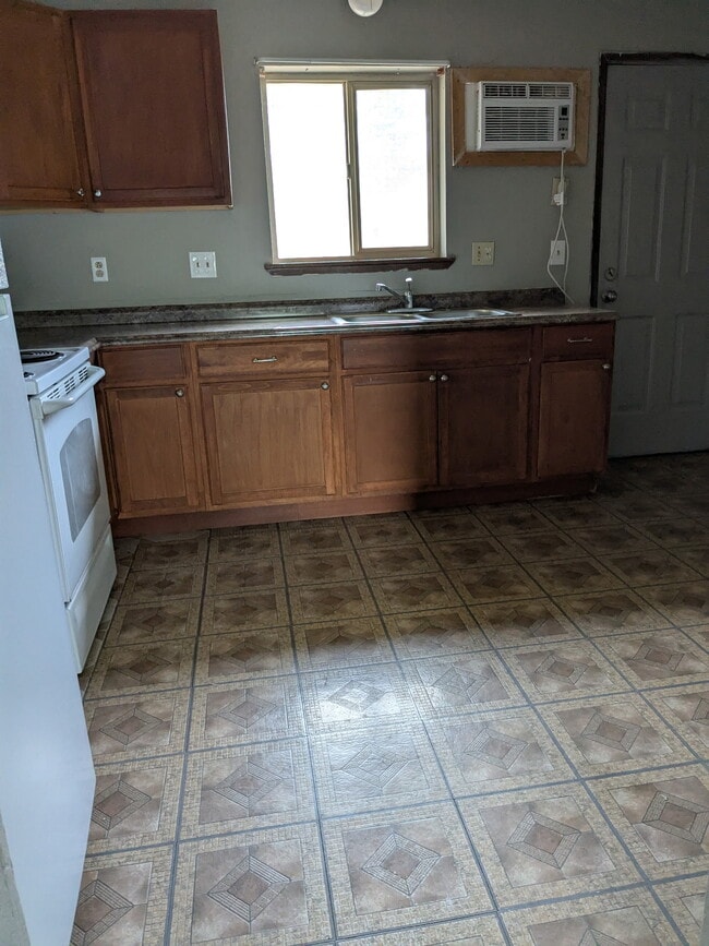 1210 Voelker Ave, Unit B in Yakima, WA - Foto de edificio - Building Photo