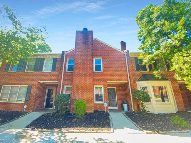 property at 877 Lenox Oaks Cir NE