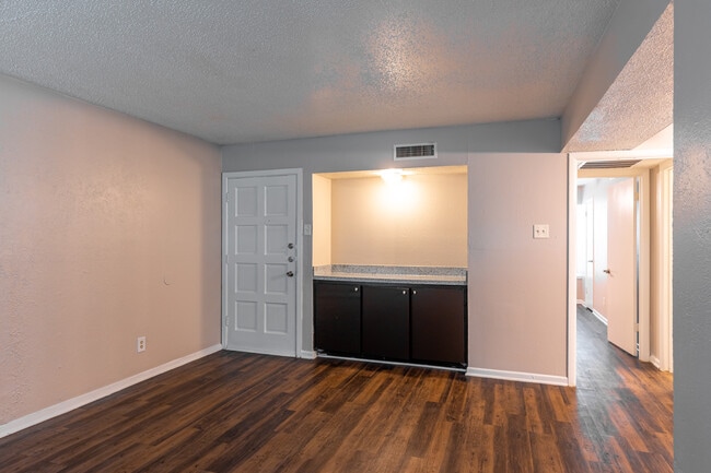 North Creek in Dallas, TX - Building Photo - Interior Photo