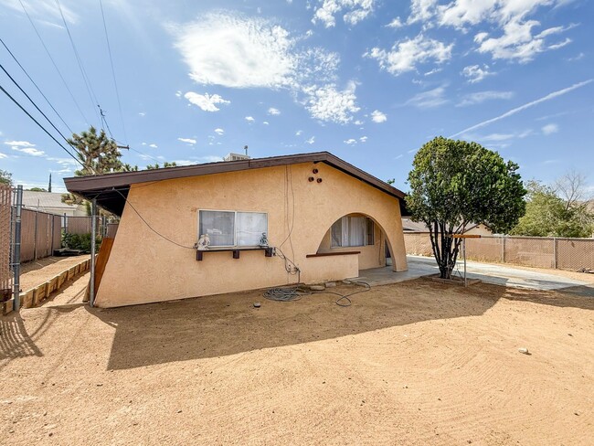 7514 Hopi Trail in Yucca Valley, CA - Building Photo - Building Photo