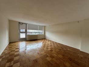 75 Monmouth St, Unit 105 in Brookline, MA - Building Photo - Building Photo