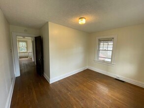 2281 E Market St in Akron, OH - Building Photo - Building Photo