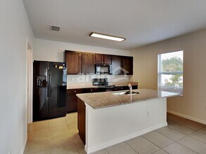 3219 Magnolia Meadows Dr in Plant City, FL - Building Photo - Building Photo