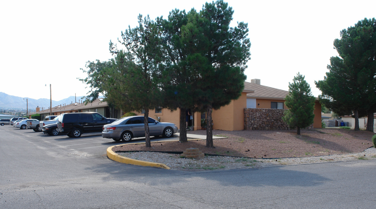 Pine Valley Estates Apartments in El Paso, TX - Building Photo