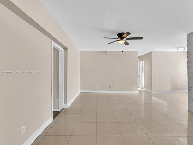 365 NE 171st Terrace in North Miami Beach, FL - Building Photo - Building Photo