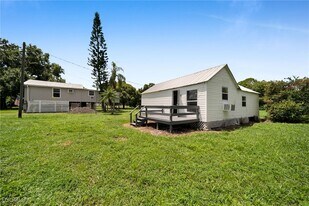 2950 Packinghouse Rd in Alva, FL - Building Photo