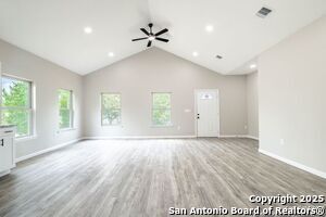 908 Plum St in Floresville, TX - Building Photo - Building Photo