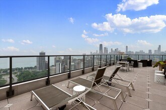 1660 N La Salle Dr, Unit 1608 in Chicago, IL - Foto de edificio - Building Photo