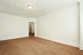 7956 S Burnham Ave Chicago, IL 60617 in Chicago, IL - Building Photo - Building Photo