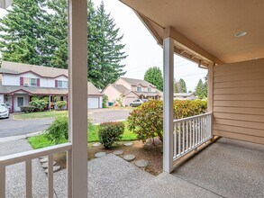 3468 SE Harvey St in Milwaukie, OR - Foto de edificio - Building Photo