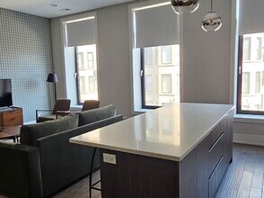 318 S Halsted St in Chicago, IL - Building Photo - Building Photo