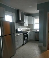 1293 Cambridge St, Unit 3R in Cambridge, MA - Building Photo