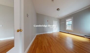 224 Banks St, Unit 5A in Cambridge, MA - Foto de edificio - Building Photo