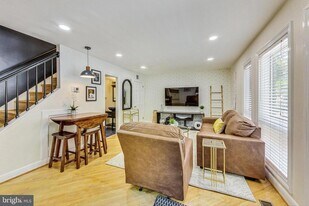 4814 Hampden Ln in Bethesda, MD - Building Photo