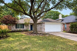 21510 Forest Colony Dr in Porter, TX - Building Photo