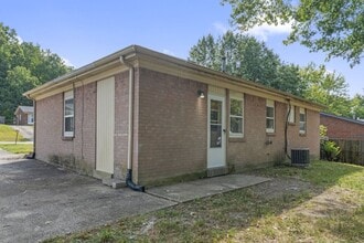 8210 Candelabrum Pl in Louisville, KY - Building Photo - Building Photo