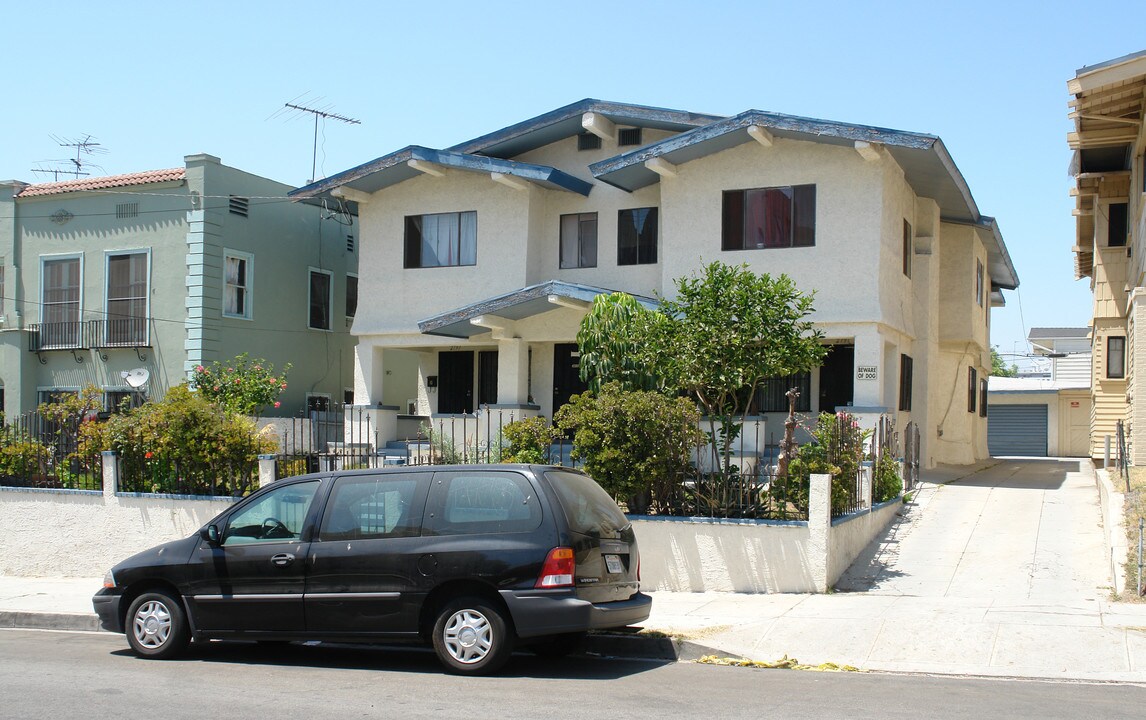 2791 Francis Ave in Los Angeles, CA - Building Photo