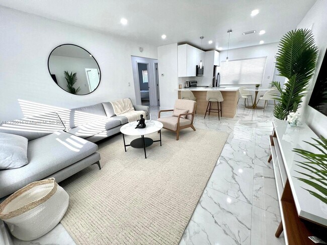 1910 Thomas St-Unit -1 in Hollywood, FL - Building Photo - Building Photo