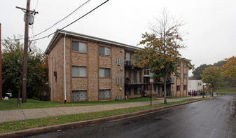 4213 Brooks St NE Apartamentos