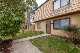 1332 Granada Ct in Newport News, VA - Building Photo - Building Photo