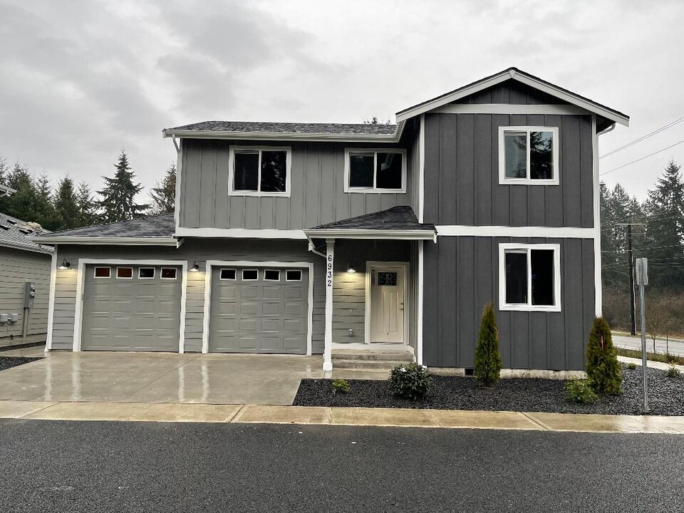 6932 Liberty Ln in Tumwater, WA - Building Photo