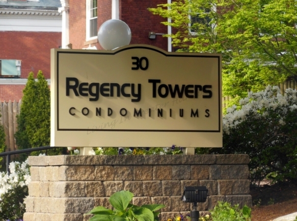 Regency Towers in Hartford, CT - Foto de edificio