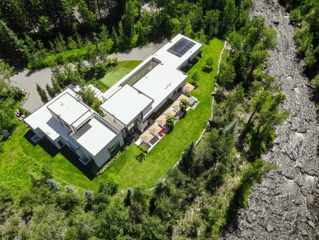 property at 1411 Crystal Lake Rd