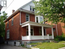 16 Elgin St E in Oshawa, ON - Building Photo