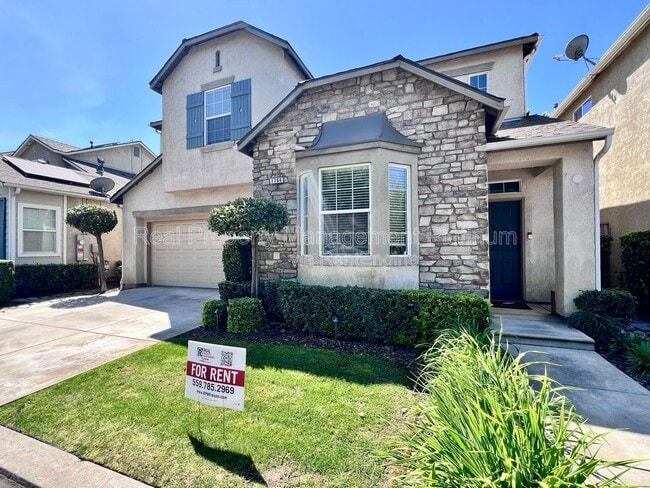 1766 Glen Oban Ln in Clovis, CA - Building Photo - Building Photo