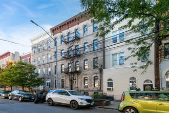 Greenpoint Building in Brooklyn, NY - Foto de edificio - Building Photo