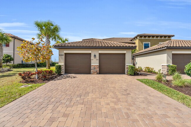 9385 Pocida Ct in Naples, FL - Building Photo - Building Photo