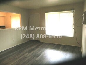 26135 Coolidge Hwy in Oak Park, MI - Building Photo - Building Photo