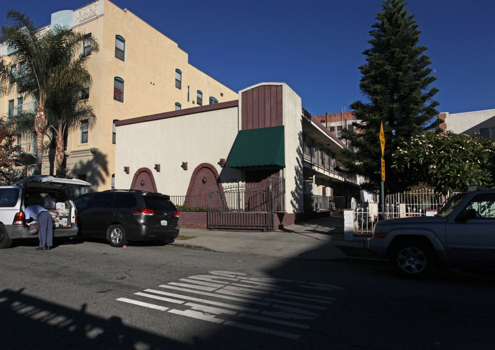 1722 Kenmore Ave in Los Angeles, CA - Building Photo