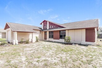 8505 Luray Dr in Port Richey, FL - Building Photo - Building Photo