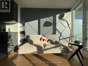 115 McMahon Dr in Toronto, ON - Building Photo - Building Photo