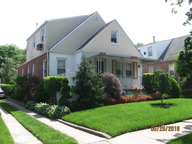 56-47 203rd St, Unit 1 in Queens, NY - Building Photo - Building Photo