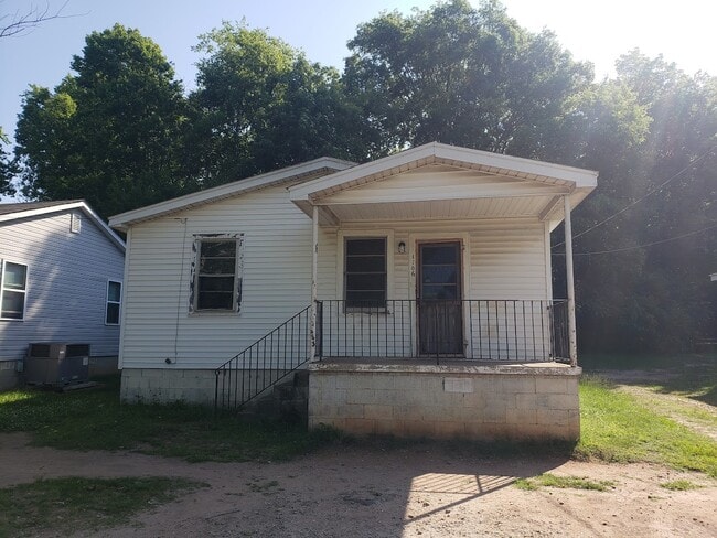 property at 1706 W Washington St