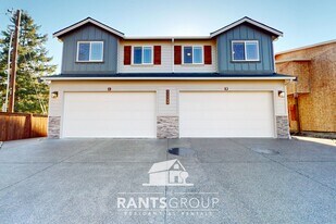 Leah's Landing in Yelm, WA - Building Photo