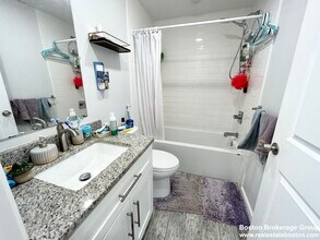 65 Burrell St, Unit 3 in Boston, MA - Building Photo - Building Photo