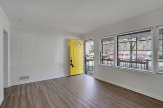 961 Shieldcrest Way in Forest Park, GA - Building Photo - Building Photo