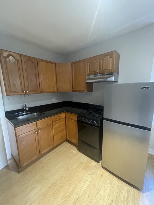 112 Queensberry St, Unit 8 in Boston, MA - Building Photo