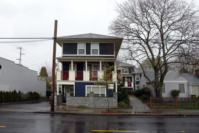 Buks'a Place Apartments in Portland, OR - Building Photo - Building Photo