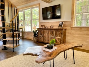 10 Elizabeth Ln in Scarborough, ME - Foto de edificio - Building Photo