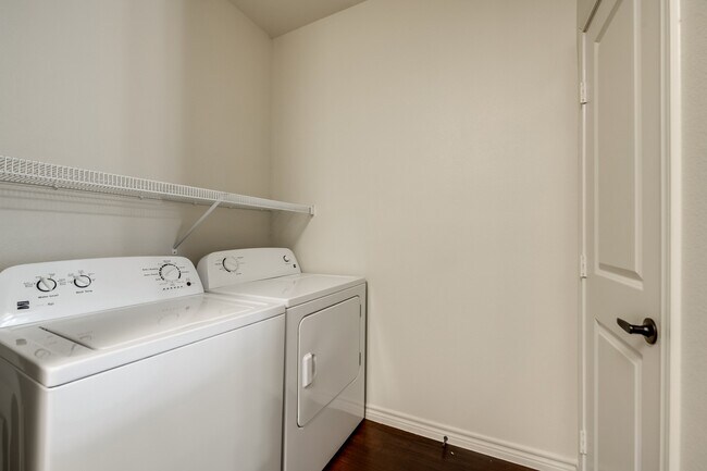 2410 Jack Finney Blvd in Greenville, TX - Foto de edificio - Building Photo