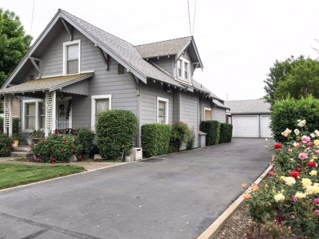 903-923 1st St in Escalon, CA - Building Photo